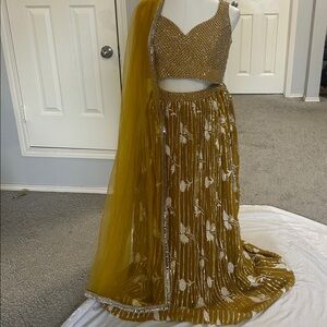 Lehenga choli yellow net Duppatta FREE Jhumka Earings
Pearls beads sequinsSize L